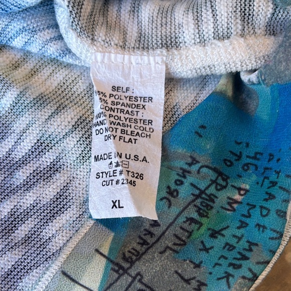 Inoah Colorful Artsy Women's Blouse - Picture 13 of 15